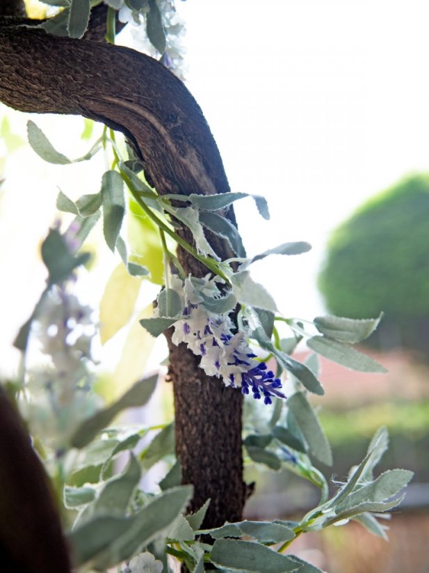 Umělá květina - Kvetoucí girlanda, bílá, 180 cm