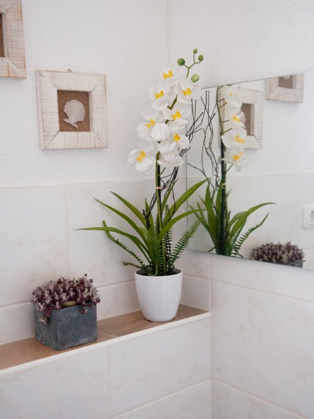 Umělá květina - Orchidej bílá v dekoračním květináči, 62 cm